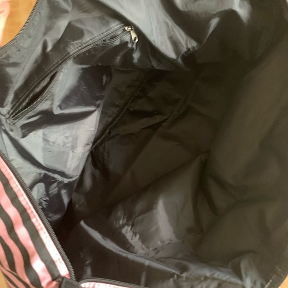 Victoria’s Secret Overnight Bag- New In Wrapping! - Picture 5 of 11